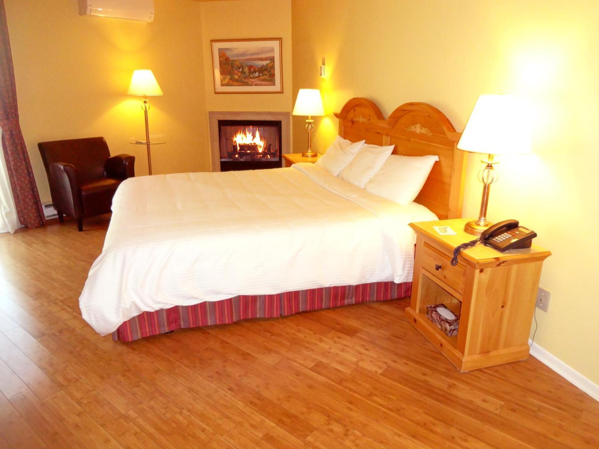 Hotel Alila Saint-Sauveur-des-Monts Buitenkant foto
