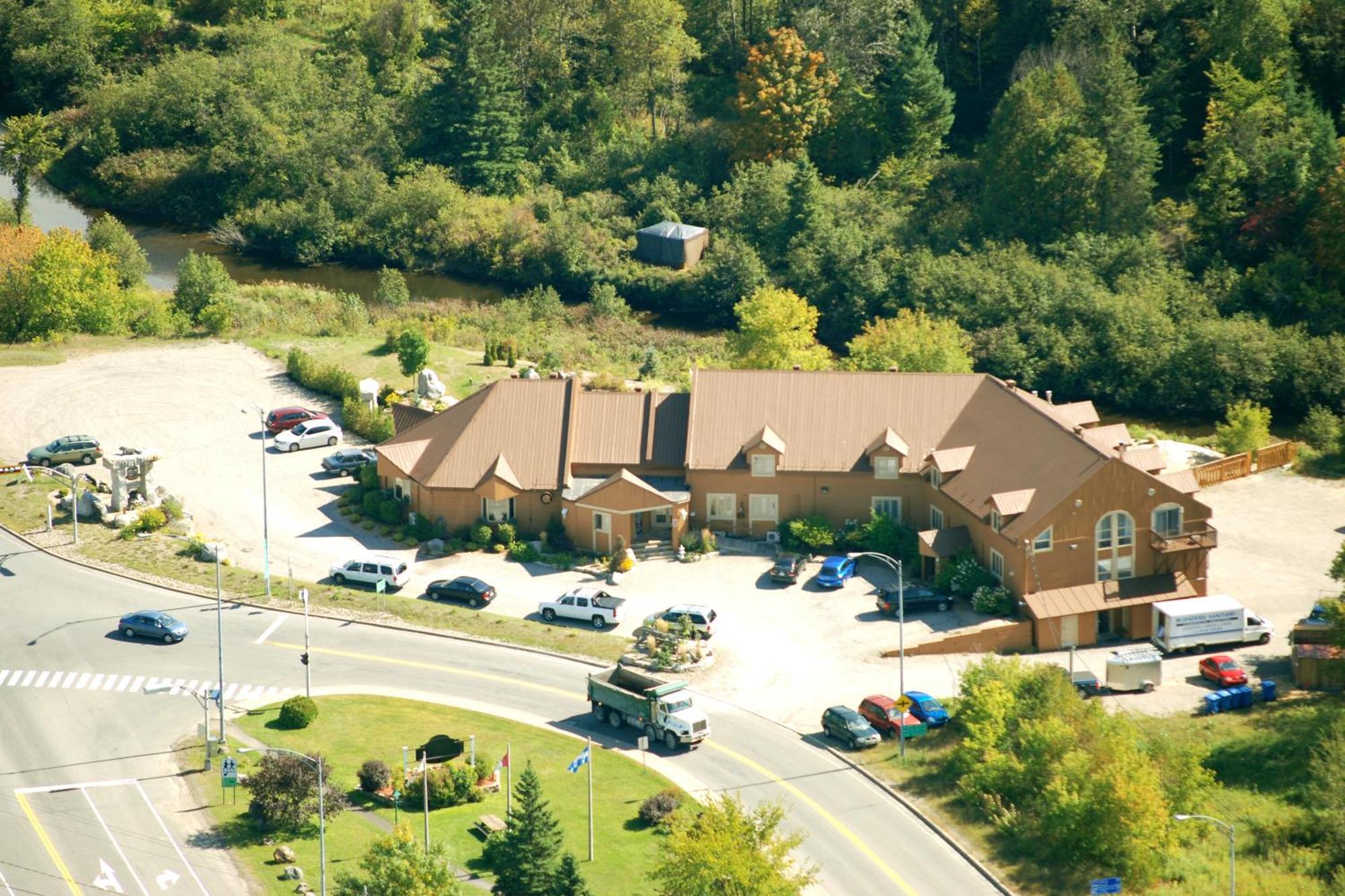 Hotel Alila Saint-Sauveur-des-Monts Buitenkant foto